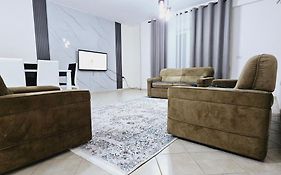 New Bazaar Side Bliss 2 Bed Room Apt With Free Garage