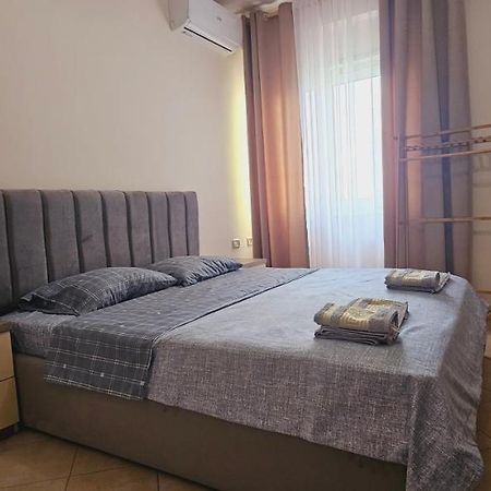 New Bazaar Side Bliss 2 Bed Room Apt With Free Garage Tirana Esterno foto