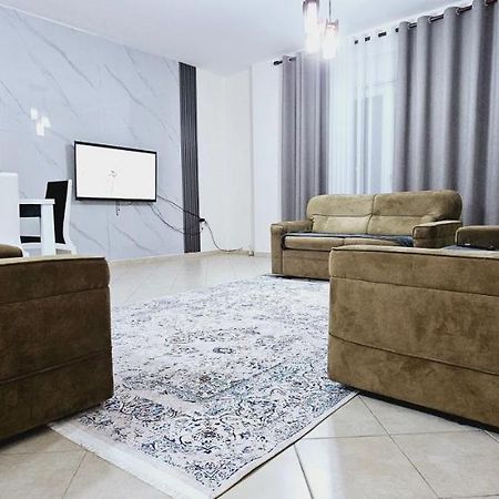 New Bazaar Side Bliss 2 Bed Room Apt With Free Garage Tirana Esterno foto