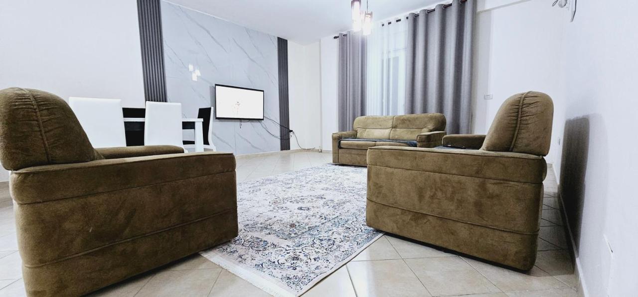 New Bazaar Side Bliss 2 Bed Room Apt With Free Garage Tirana Esterno foto