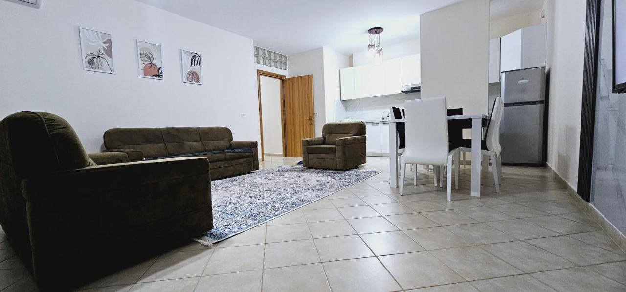 New Bazaar Side Bliss 2 Bed Room Apt With Free Garage Tirana Esterno foto