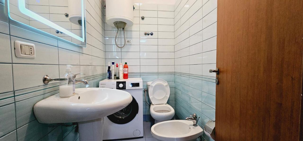 New Bazaar Side Bliss 2 Bed Room Apt With Free Garage Tirana Esterno foto
