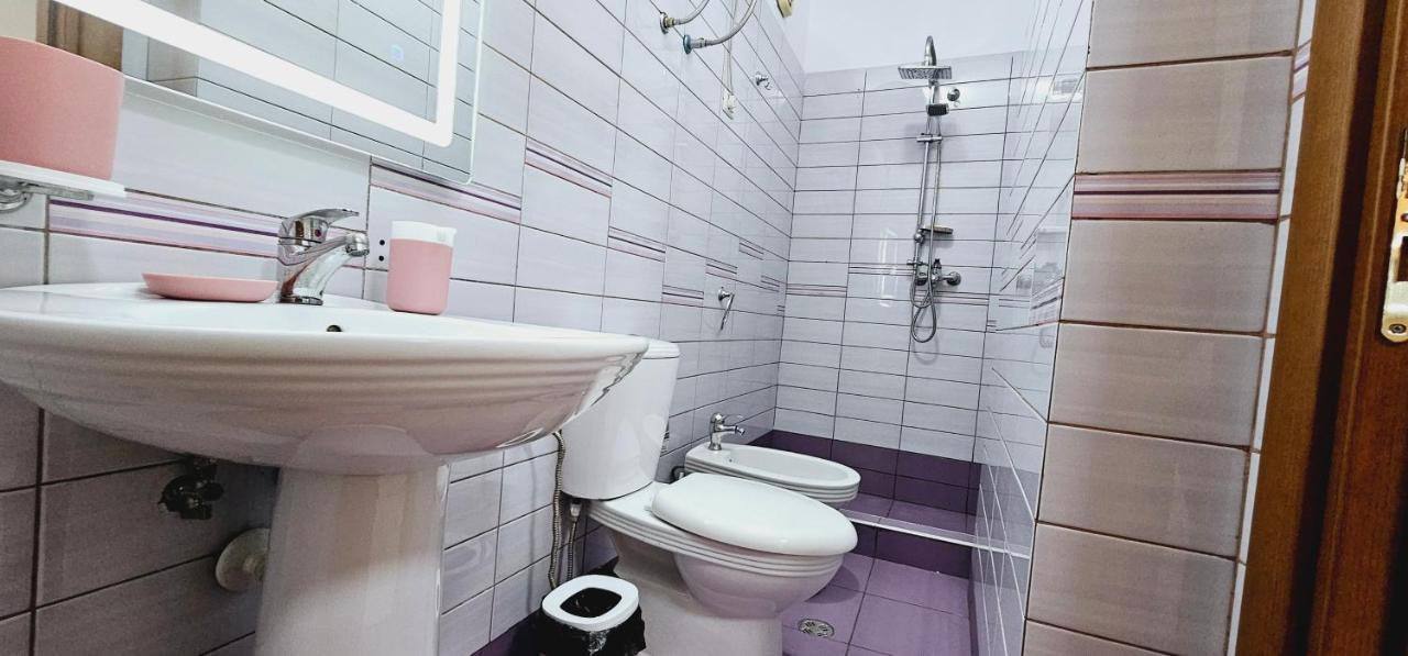 New Bazaar Side Bliss 2 Bed Room Apt With Free Garage Tirana Esterno foto